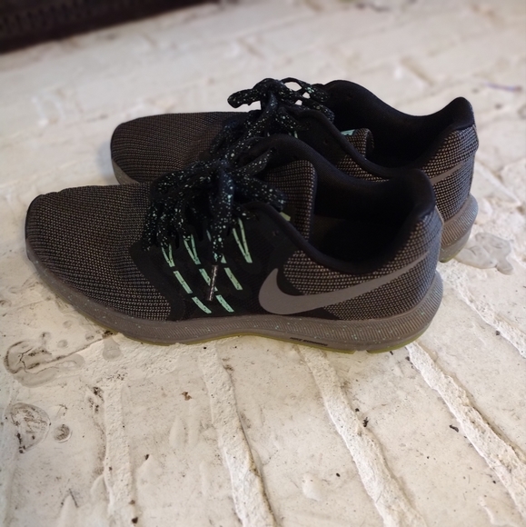 Nike - Picture 2 of 5